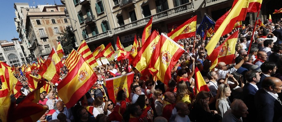​Premier Hiszpanii Mariano Rajoy w wywiadzie dla niemieckiego dziennika "Die Welt" powiedział, że konflikt o Katalonię jest walką, w której stawką są europejskie wartości. Rajoy przytoczył też opinię byłego premiera Francji Manuela Vallsa, że jeśli pozwolimy na odłączenie się Katalonii od Hiszpanii, w innych częściach kontynentu dojdzie do podobnych zjawisk. "To jest walka, to jest bitwa o Europę" - podkreślił szef hiszpańskiego rządu. 