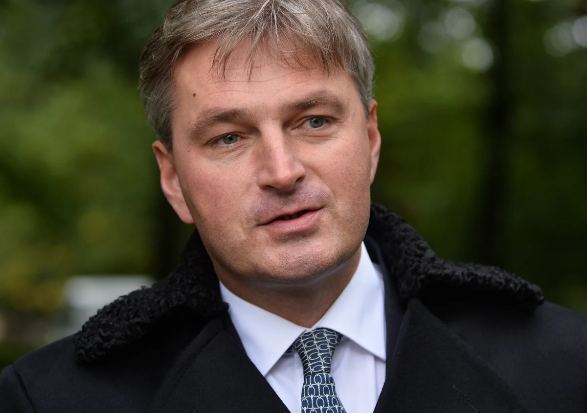 Brytyjski poseł do Izby Gmin polskiego pochodzenia Daniel Kawczyński wystosował list otwarty do niemieckiej kanclerz Angeli Merkel. Wezwał w nim rząd w Berlinie do wypłacenia Polsce reparacji wojennych.