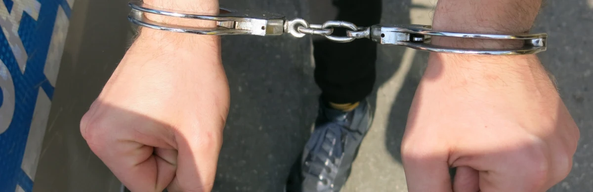 Policjanci z Archiwum X Komendy Wojewódzkiej Policji we Wrocławiu wyjaśnili kolejną zbrodnię - sprawę zabójstwa mężczyzny z 2014 r. w powiecie ząbkowickim. Zatrzymano już i tymczasowo aresztowano pięć osób podejrzanych o zabójstwo, pomocnictwo i składanie fałszywych zeznań.