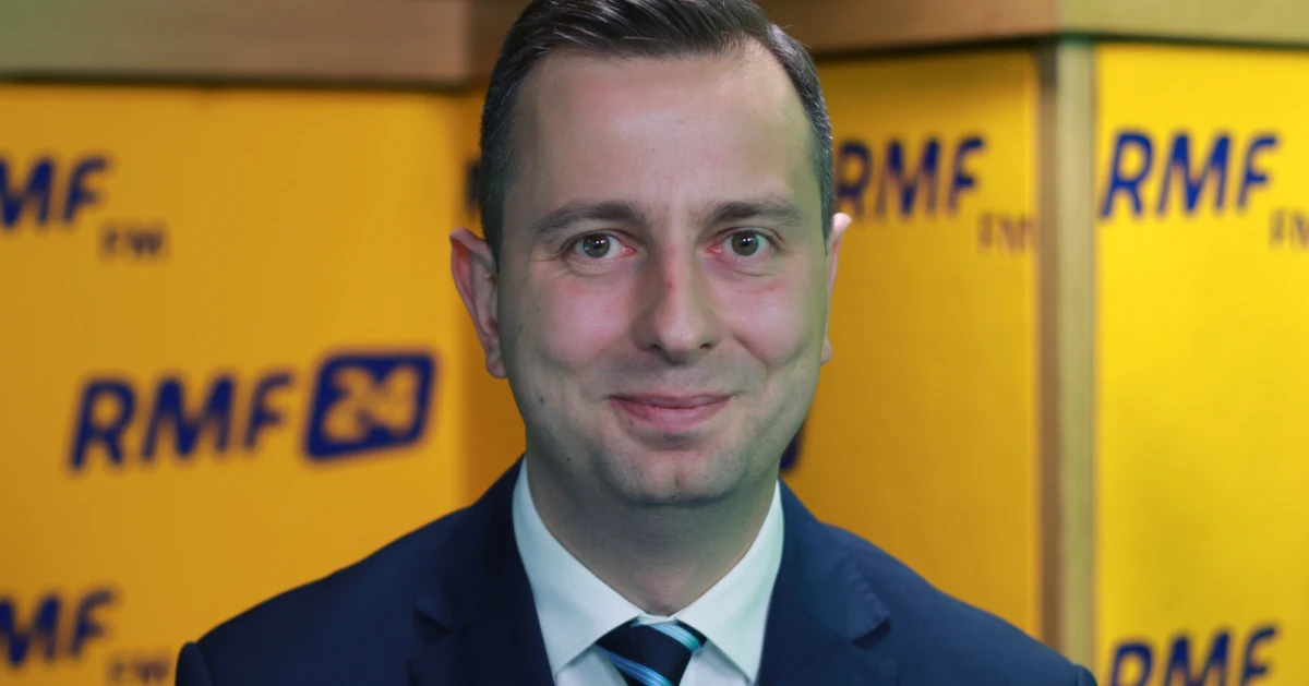 "Dramatyczny akt desperacji. Lekarz sobie zdaje sprawę, jakie skutki wywołuje strajk głodowy. Skutki są naprawdę ogromne. Widać wycieńczenie, ogromne zmęczenie psychiczne. Oni to robią, bo zostali do tego de facto zmuszeni. Wykorzystali wszystkie możliwe ścieżki porozumienia" - stwierdził Władysław Kosiniak-Kamysz pytany w Porannej rozmowie w RMF FM o protest lekarzy rezydentów. "Ani mi się totalna władza, ani totalna opozycja nie podoba, bo to blokuje jednych i drugich przeciwko normalności. Mi brakuje w tym kraju normalności. Możemy sobie bon moty prawić, możemy prześcigać się w chamstwie tylko co z tego będzie dla naszych rodaków?" - zauważył gość Roberta Mazurka. 