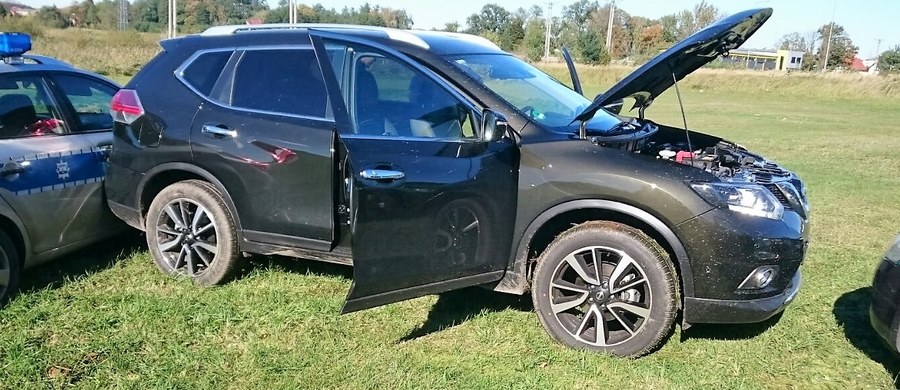 Funkcjonariusze Straży Granicznej ze Świecka razem z policjantami z Rzepina zatrzymali po pościgu kierowcę terenowego nissana, który nie zatrzymał się do kontroli. Okazało się, że auto zostało skradzione w Niemczech. 