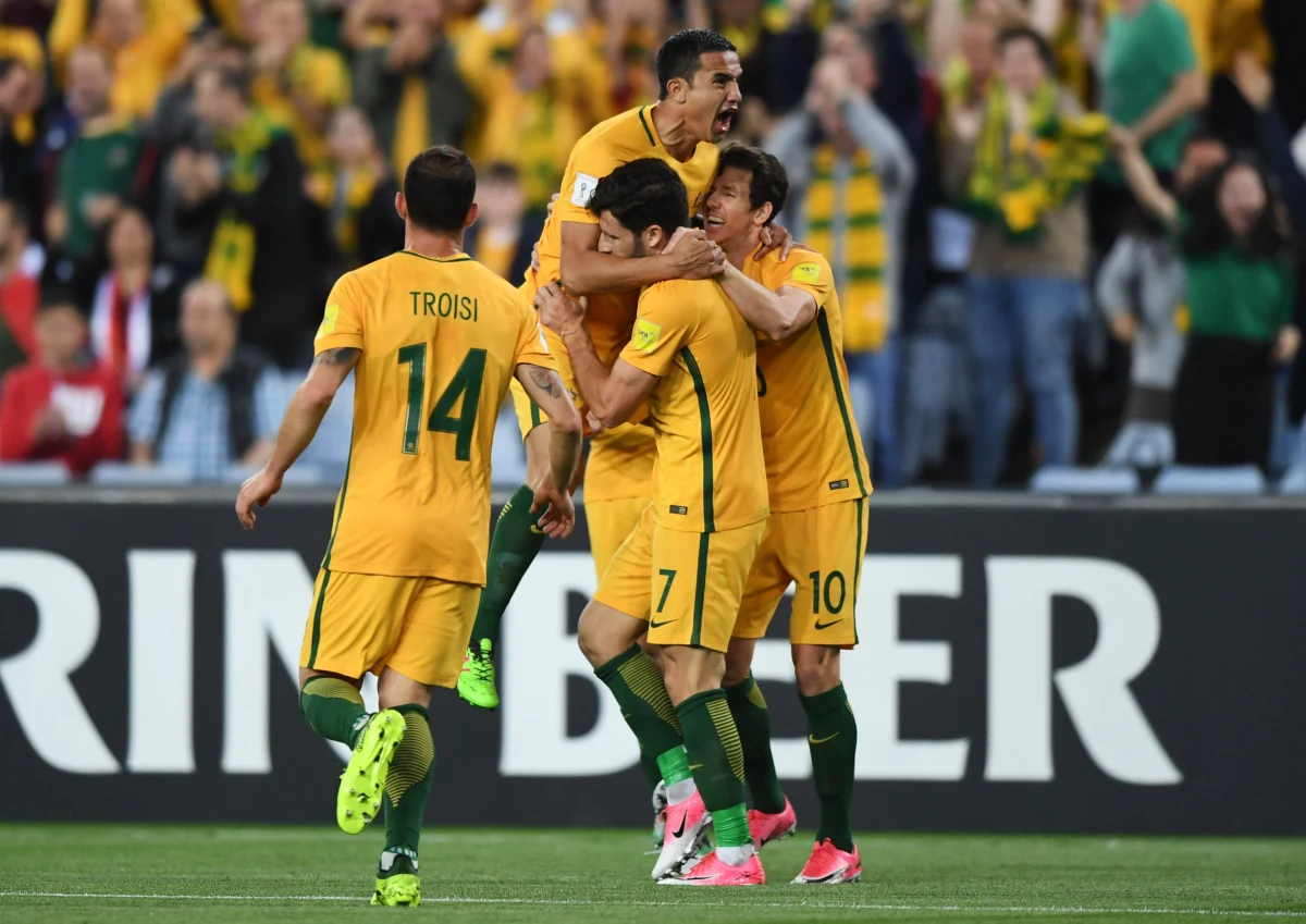 Piłkarze Australii pokonali w Sydney Syrię 2:1 po dogrywce i zagrają w barażu interkontynentalnym o udział w mistrzostwach świata 2018. Pierwsze spotkanie barażu w azjatyckiej strefie eliminacji zakończyło się remisem 1:1.