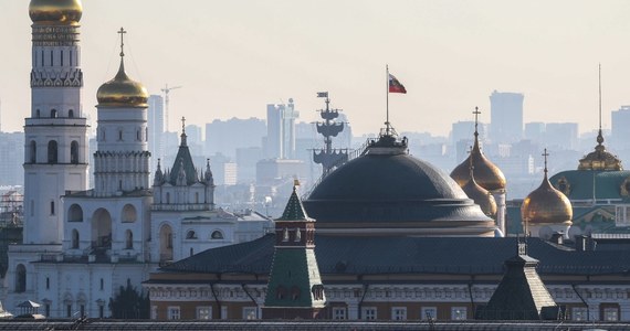 Ukraina chce ustawowo zakazać wyjazdów do Rosji urzędnikom, żołnierzom czy policjantom. Na taką podróż zgodę będzie musiało wydać Ministerstwo Spraw Zagranicznych - informuje nasz korespondent Przemysław Marzec.