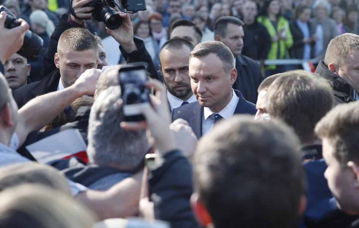 Prezydent Andrzej Duda otrzymał poprawki PiS do prezydenckich projektów ustaw o Sądzie Najwyższym i Krajowej Radzie Sądownictwa - wynika z informacji PAP.