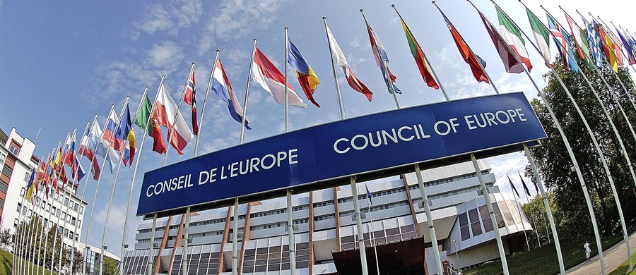 Zgromadzenie Parlamentarne Rady Europy przyjęło w środę wieczorem rezolucję ws. praworządności w niektórych krajach Europy, w tym Polsce. Wezwało w niej pięć krajów do podjęcia działań w kierunku przywrócenia rządów prawa.