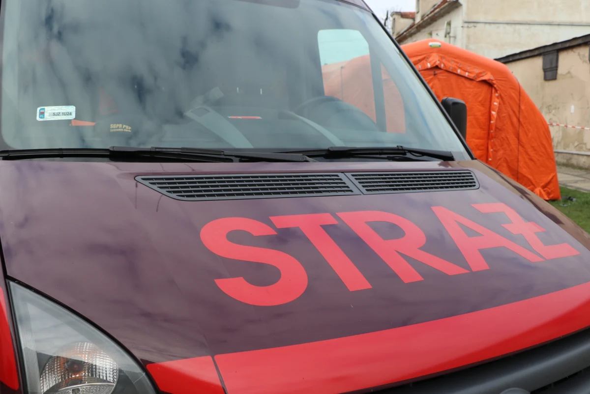 ​Groźny pożar w Wiśle Małej w powiecie pszczyńskim w Śląskiem. Pali się skład opon. Służby ewakuowały okolicznych mieszkańców - informuje dziennikarka RMF FM Anna Kropaczek. 