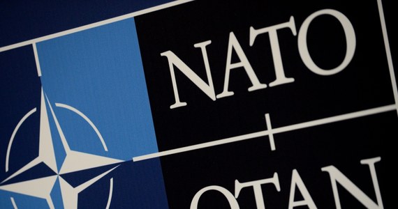 Ministerstwo Obrony Rosji oskarża NATO o złamanie umowy z 1997 roku o podstawach wzajemnych stosunków. Zdaniem Rosjan, w Polsce i w krajach bałtyckich znajduje się nie brygada pancerna, ale zmechanizowana dywizja wojsk USA. W czwartek po południu rzecznik NATo oznajmił, że rozlokowanie wojsk NATO, w tym amerykańskich, we wschodniej części terytorium Sojuszu, nie łamie porozumień z Rosją.
