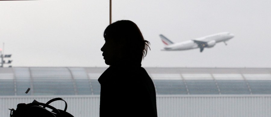 ​Gwałtowna polemika wokół planu stworzenia sądu w strefie tranzytowej paryskiego lotniska de Gaulle’a. Ma on ułatwić odsyłanie nielegalnych imigrantów, bez wpuszczania ich na terytorium Francji.