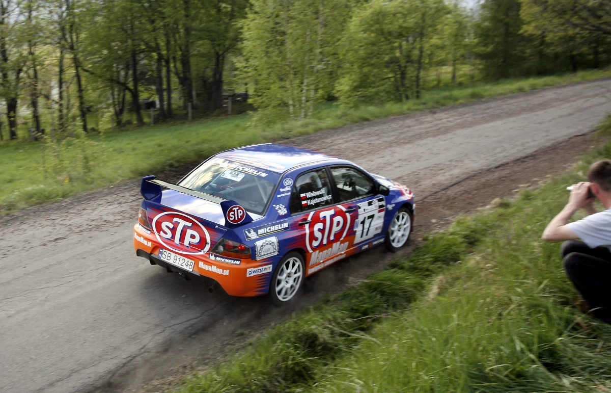 Rajd Śląska to nie tylko zacięta, sportowa rywalizacja załóg w rajdowych samochodach. Organizatorzy zawodów, we współpracy z partnerami, zadbali także o liczne dodatkowe atrakcje nie tylko dla fanów motoryzacji.