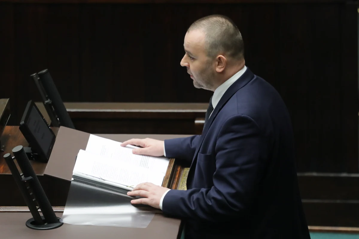 ​Protest rezydentów, to nie jest sytuacja, która by wprost wymagała dzisiaj interwencji prezydenta Andrzeja Dudy - powiedział wiceszef Kancelarii Prezydenta Paweł Mucha. Jeżeli taka potrzeba się pojawi, to nie wykluczamy, że będziemy chcieli te problemy podejmować - zaznaczył.