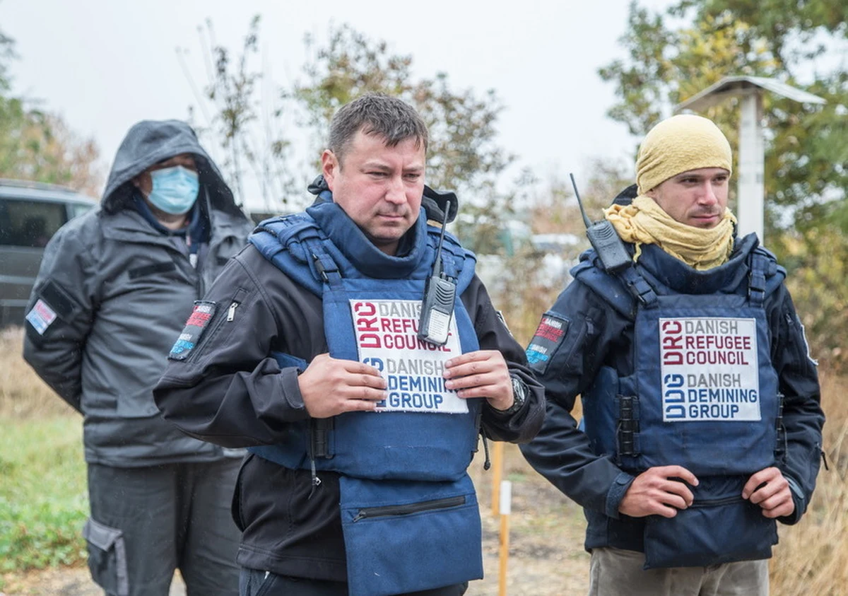 Ukraina to piąte miejsce na świecie pod względem liczby ofiar cywilnych, które ucierpiały na skutek eksplozji min. W ciągu ponad trzech lat trwania konfliktu w Donbasie rannych został co najmniej 1250 osób. Tylko w RMF FM specjalny raport ze wschodu Ukrainy i relacja naszego wysłannika Patryka Michalskiego prosto z pogranicza z Ługańską Republiką Ludową, gdzie od dwóch miesięcy saperzy prowadzą operację rozminowania tamtejszych terenów.