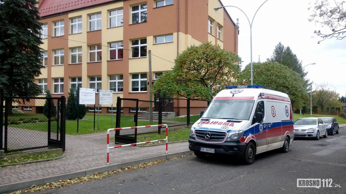 Prawie 250 dzieci i 30 nauczycieli ewakuowano ze szkoły w Odrzykoniu na Podkarpaciu. Uczniowie źle się poczuli. 