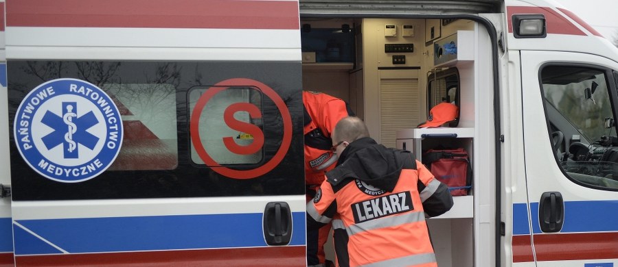 Dyrektor Pogotowia Ratunkowego we Wrocławiu Wincenty M, jego zastępca Stanisława O. oraz radca prawny Joanna M. usłyszeli zarzuty szkody majątkowej znacznej wartości, niedopełnienia obowiązków i nepotyzmu – podała w piątek prokuratura. W czwartek te trzy osoby zostały zatrzymane przez policję w ramach śledztwa, które prowadzi od grudnia zeszłego roku wrocławska prokuratura okręgowa wraz z Wydziałem do Walki z Korupcją wrocławskiej policji.