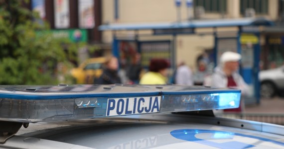 Rodzinna tragedia w województwie podlaskim. 28-letni mieszkaniec Piątnicy zabił swojego 58-letniego ojca siekierą.