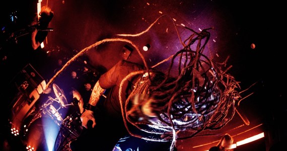 ​Wszyscy czterej członkowie polskiego zespołu deathmetalowego Decapitated zostali oskarżeni o gwałt - podały brytyjskie media. Muzyków na początku września zatrzymano w Los Angeles, podczas ich trasy koncertowej. O porwanie i gwałt oskarża ich jedna z fanek, która uczestniczyła w koncercie w mieście Spokane w stanie Waszyngton.