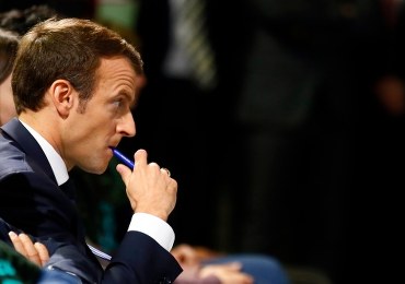 Macron: Polacy coraz bardziej oddalają się od Europy