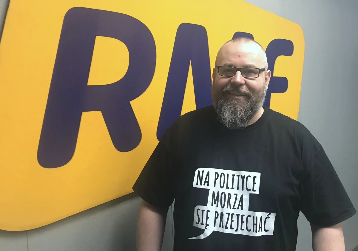 To jeden z największych fenomenów w polskim Internecie. Filmy na jego kanale na YouTubie wyświetlono 400 milionów razy! Remigiusz "Rock" Maciaszek właśnie wydał książkę "Cały ten Rock". To opowieść o jego drodze na szczyty, "o drodze przez całą masę doświadczeń, które w ogóle nie zakładały, że kiedyś Internet się pojawi." 