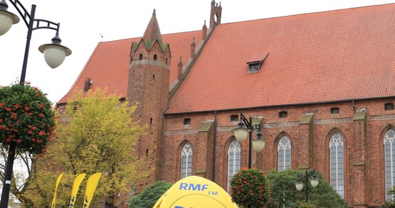 Znany jest z pokrzyżackiego kompleksu katedry i zamku, największej średniowiecznej wieży ustępowej czy pobliskiego mostu przez Wisłę, na który region czekał przez wiele lat. Do zaoferowania ma jednak o wiele więcej. Pomorski Kwidzyn jest dziś Twoim Miastem w Faktach RMF FM!