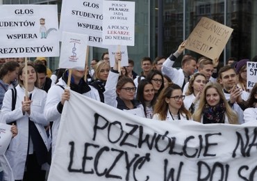 Pikiety poparcia dla rezydentów. Lekarze w Warszawie przekazali premier Szydło propozycję kompromisu