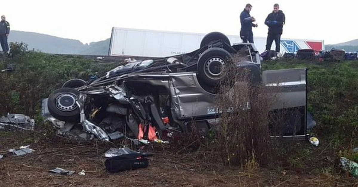 Siedem osób zginęło, a dwie zostały ranne w zderzeniu mikrobusu z ciężarówką koło miejscowości Nitrica w powiecie Prievidza na zachodzie Słowacji - poinformowała słowacka policja. Do wypadku doszło około godziny czwartej nad ranem. W wyniku zderzenia mikrobus Opel, którym jechało osiem osób, wywrócił się i został wyrzucony poza jezdnię.