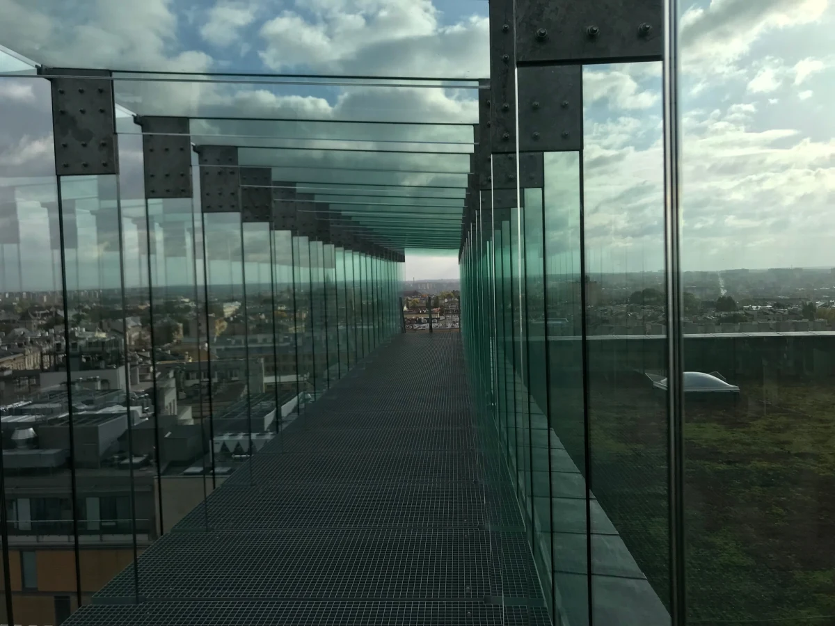 Dziś w ramach cyku Twoje Niesamowite Miejsce w RMF FM odwiedzamy Centrum Spotkania Kultur w Lublinie. Z tym miejscem wiąże się ciekawa historia zwieńczona sukcesem po ponad półwieczu. Ciekawostek więc nie brakuje. Pod względem wielkości, jest to drugi taki obiekt w Polsce. 