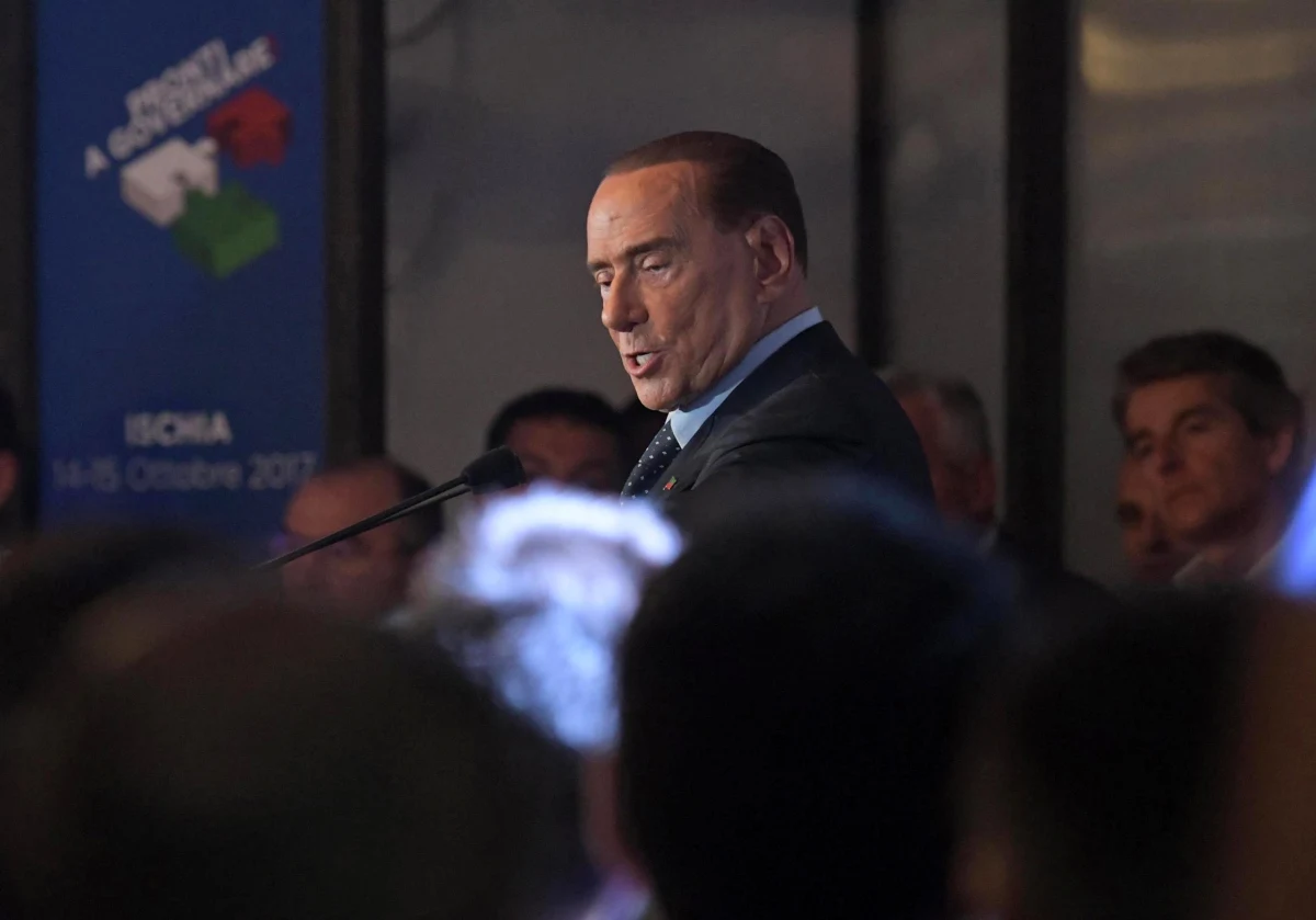 Były premier Włoch Silvio Berlusconi ogłosił wyspie Ischia, że wycofa się z polityki, jeśli jego partia, Forza Italia nie zdobędzie większości w wyborach w przyszłym roku. Berlusconiemu towarzyszył szef Parlamentu Europejskiego Antonio Tajani.