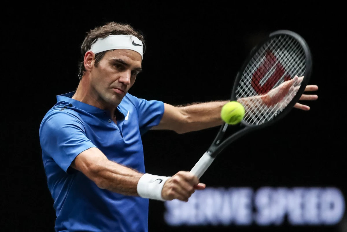​Rozstawiony z "dwójką" Szwajcar Roger Federer pokonał Hiszpana Rafaela Nadala (1.) 6:4, 6:3 w niedzielnym finale tenisowego turnieju ATP Masters 1000 w Szanghaju (z pulą nagród 5,9 mln dol.). Federer zdobył szósty tytuł w tym roku i 94. w karierze, wystąpił w 143 finałach.