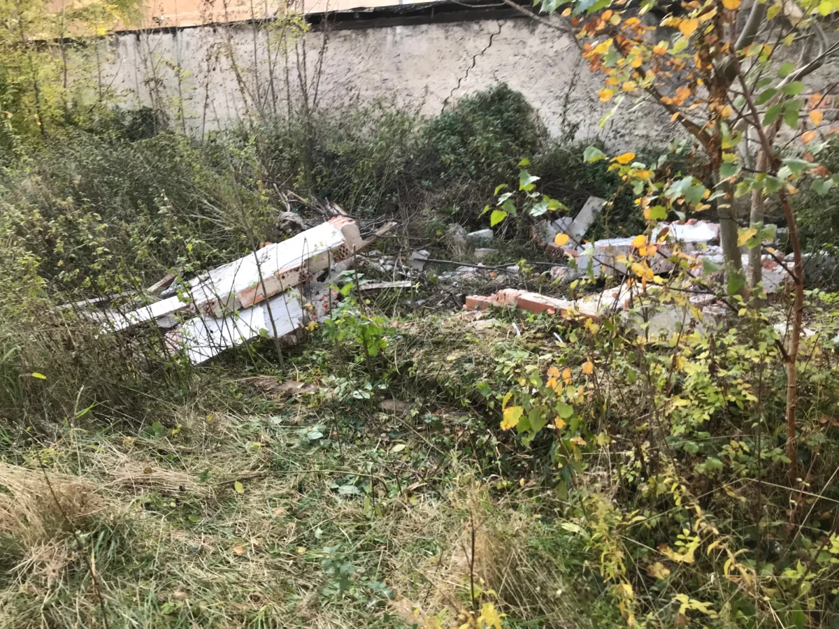7-letnie dziecko przygniecione przez ścianę budynku w Boguszowie-Gorcach na Dolnym Śląsku. Jak informuje nasz reporter Bartłomiej Paulus, chłopiec w ciężkim stanie trafił do szpitala.