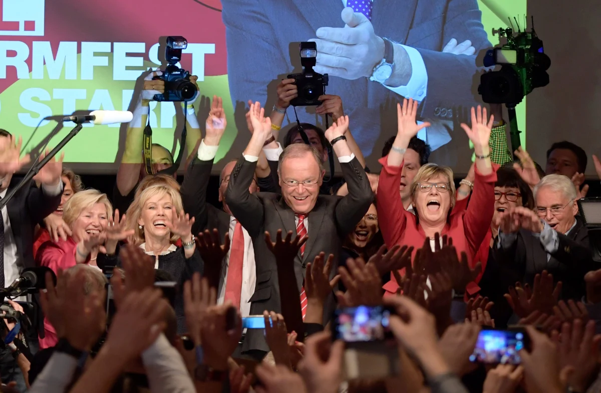 SPD wygrała wybory do regionalnego parlamentu Dolnej Saksonii i utrzyma władzę w tym ważnym politycznie i gospodarczo kraju związkowym. Prawicowo-populistyczna Alternatywa dla Niemiec (AfD) ledwo przekroczyła próg wyborczy. Lewica nie wejdzie zapewne do landtagu.