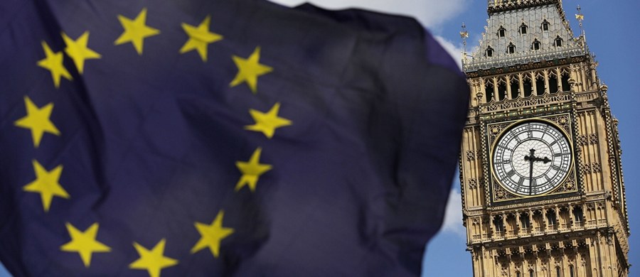 Minister gospodarki Belgii Kris Peeters powiedział, że “twardy" Brexit byłby fatalny dla belgijskiej i europejskiej gospodarki. Jego zdaniem w jego efekcie 1,2 mln osób może stracić pracę w 27 krajach UE, a w Wielkiej Brytanii ponad 500 tys.