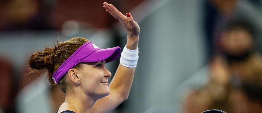 Agnieszka Radwańska spadła o jedną pozycję i w najnowszym notowaniu rankingu WTA Tour zajmuje 19. miejsce. Poprzednio równie nisko tenisistka z Krakowa była w 2008 roku. W czołówce nie doszło do żadnych zmian - liderką nadal jest Rumunka Simona Halep.
