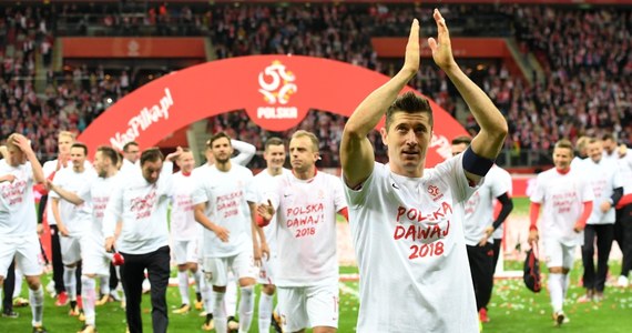Piłkarska reprezentacja Polski utrzymała 6. miejsce w rankingu FIFA. To dobra wiadomość przed losowaniem grup mistrzostw świata w Rosji. Szósta pozycja daje nam rozstawienie w grudniowym losowaniu grup.