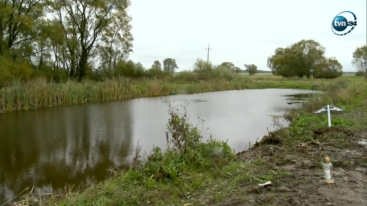 Trzy osoby zginęły w wypadku w miejscowości Chojane-Stankowięta pod Zambrowem (woj. podlaskie). Kierowca samochodu osobowego w czasie ucieczki przed patrolem, który chciał go zatrzymać, wypadł z drogi i wpadł do stawu.