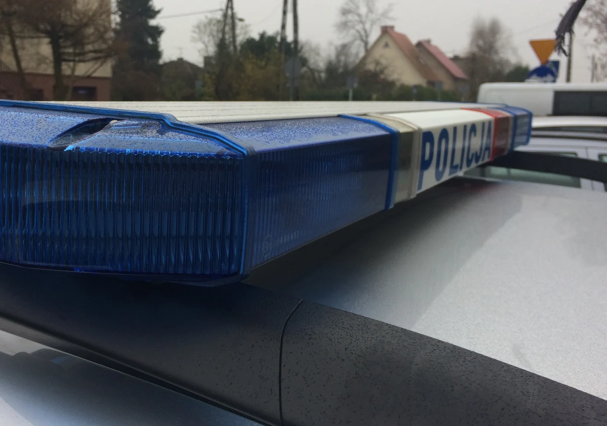 Dwa odrębne postępowania wszczęła prokuratura ws. niedzielnej strzelaniny w Wałbrzychu. W głównym postępowaniu zarzuty usiłowania pozbawienia życia i spowodowania choroby realnie zagrażającej życiu usłyszał 27-letni mieszkaniec miasta. Zdaniem śledczych, to właśnie Dariusz N. z bliskiej odległości strzelił w twarz 38-letniemu mężczyźnie. W drugim postępowaniu, dotyczącym pobicia, N. jest pokrzywdzonym.