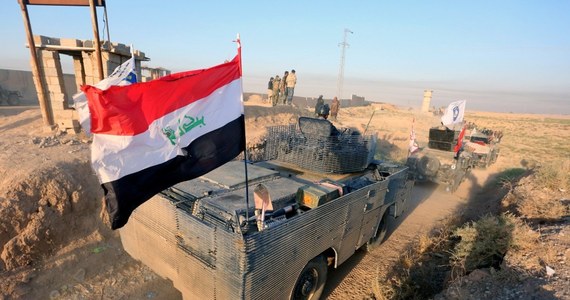Iracka armia przejęła we wtorek wszystkie pola naftowe zarządzane przez państwowy koncern North Oil Company (NOC) w rejonie Kirkuku; Kurdowie wycofali się bez walki - ogłosiła policja federalna. "Jednostki policji federalnej przejęły pola naftowe Bai Hassan i Awana" na północy miasta Kirkuk - czytamy w komunikacie. Pozostałe pola naftowe przeszły pod kontrolę Bagdadu w poniedziałek. Jak poinformowały irackie władze, wydobycie odbywa się bez zakłóceń.