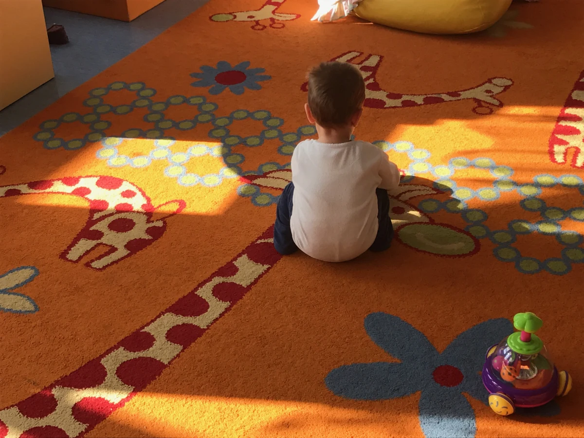 Policjanci po anonimowym zgłoszeniu dotarli do matki, która w niedzielę wieczorem zostawiła w "oknie życia" w Olsztynie 2-miesięczną córkę i 1,5-rocznego chłopca. Kobieta przyznała funkcjonariuszom, że jej wybór był świadomy, o czym zostanie teraz powiadomiony sąd.