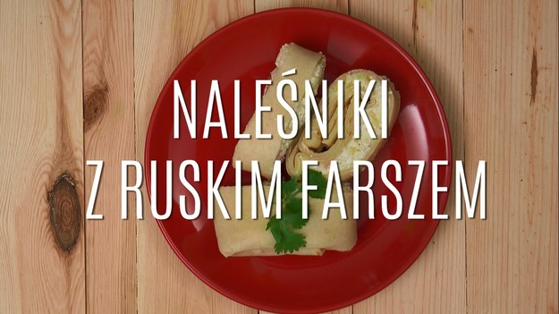 Naleśniki, podobnie jak pierogi, doskonale smakują i w wersjach wytrawnych, i z owocami! Delikatne, gorące naleśniki mogą być sycącym, wyrazistym w smaku posiłkiem, jeśli napełnicie je klasycznym farszem do... pierogów! Oto nasz przepis na pyszne naleśniki z ruskim farszem! Jeszcze nie raz będziecie wracali do tego doskonałego przepisu!