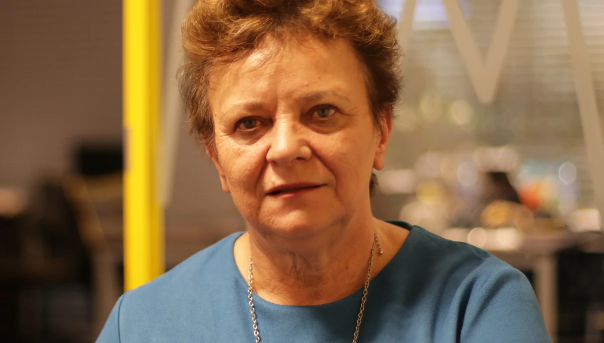 "Być może dojdzie do tego. To zależy od strony rządowej" - mówi w Popołudniowej rozmowie w RMF FM wiceprzewodnicząca Ogólnopolskiego Związku Zawodowego Pielęgniarek i Położnych Longina Kaczmarska, pytana o to, czy dojdzie do ogólnopolskiego strajku w służbie zdrowia. Czy pielęgniarki mają powód, by protestować? Gość Marcina Zaborskiego stwierdza, że "pielęgniarki i położne zostały skrzywdzone ustawą o najniższym wynagrodzeniu pracowników medycznych". "Parlament polski zabrał pielęgniarkom to, co dał im minister Zembala" – mówi Kaczmarska. "Pielęgniarki są przeciążone, są zmęczone” – podkreśla. Czy więc będą protestować? "Mamy 19 października nadzwyczajne posiedzenie zarządu krajowego i wtedy będą decyzje" – odpowiada. Czy dziś pielęgniarka zarabia tyle, co młody lekarz? "Nie uwierzę w to, że tak jest. (…)" – odpowiada wiceprzewodnicząca OZZPiP. "Nie mówię, że pielęgniarki powinny zarabiać więcej. Ale pielęgniarka i rezydent - to powinien być mniej więcej ten sam poziom wynagrodzenia" – stwierdza. Przyznaje też, że "politycy chcą ugrać na protestach grup zawodowych". "Nie do końca są mile widziani (na demonstracjach - przyp. red.), to jest niesmaczne. (...) Nie wierzę już żadnej partii politycznej" - dodaje. 