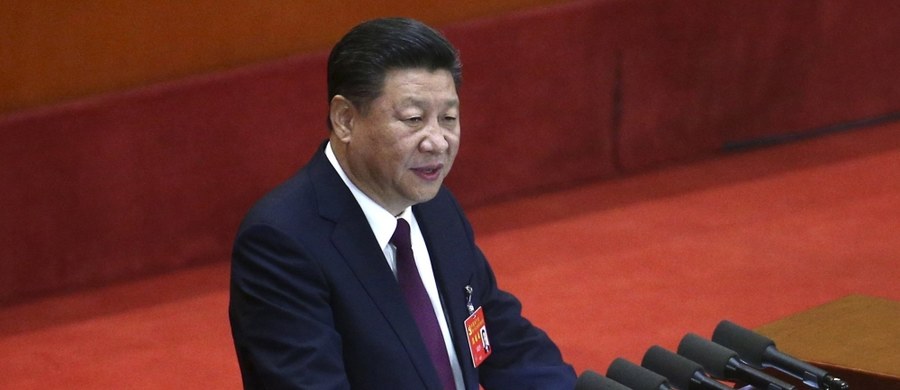 ​"Socjalizm w Chinach wszedł w nową fazę" - oświadczył w przemówieniu otwierającym w środę zjazd Komunistycznej Partii Chin prezydent Xi Jinping. Zaapelował o zwalczanie "prób podważania władzy KPCh" i zapewnił, że Pekin nie zgodzi się na niepodległość Tajwanu. "Perspektywy, jakie otwierają się przed Chinami są świetliste, choć wyzwania, którym musimy stawić czoło, są poważne" - powiedział Xi.