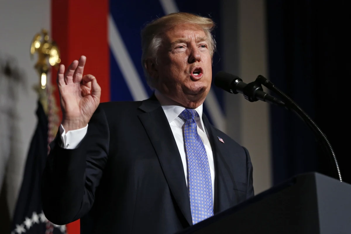 ​Sędzia federalny na Hawajach zablokował we wtorek wejście w życie nowego antyimigracyjnego rozporządzenia prezydenta Trumpa. Obejmujący obywateli ośmiu państw zakaz wjazdu do USA miał wejść w życie w środę. Departament Sprawiedliwości zapowiedział apelację. Do czasu rozpatrzenia przez sąd wyższej instancji odwołania od decyzji hawajskiego sędziego rozporządzenie podpisane przez Donalda Trumpa 25 września nie będzie mogło wejść w życie.