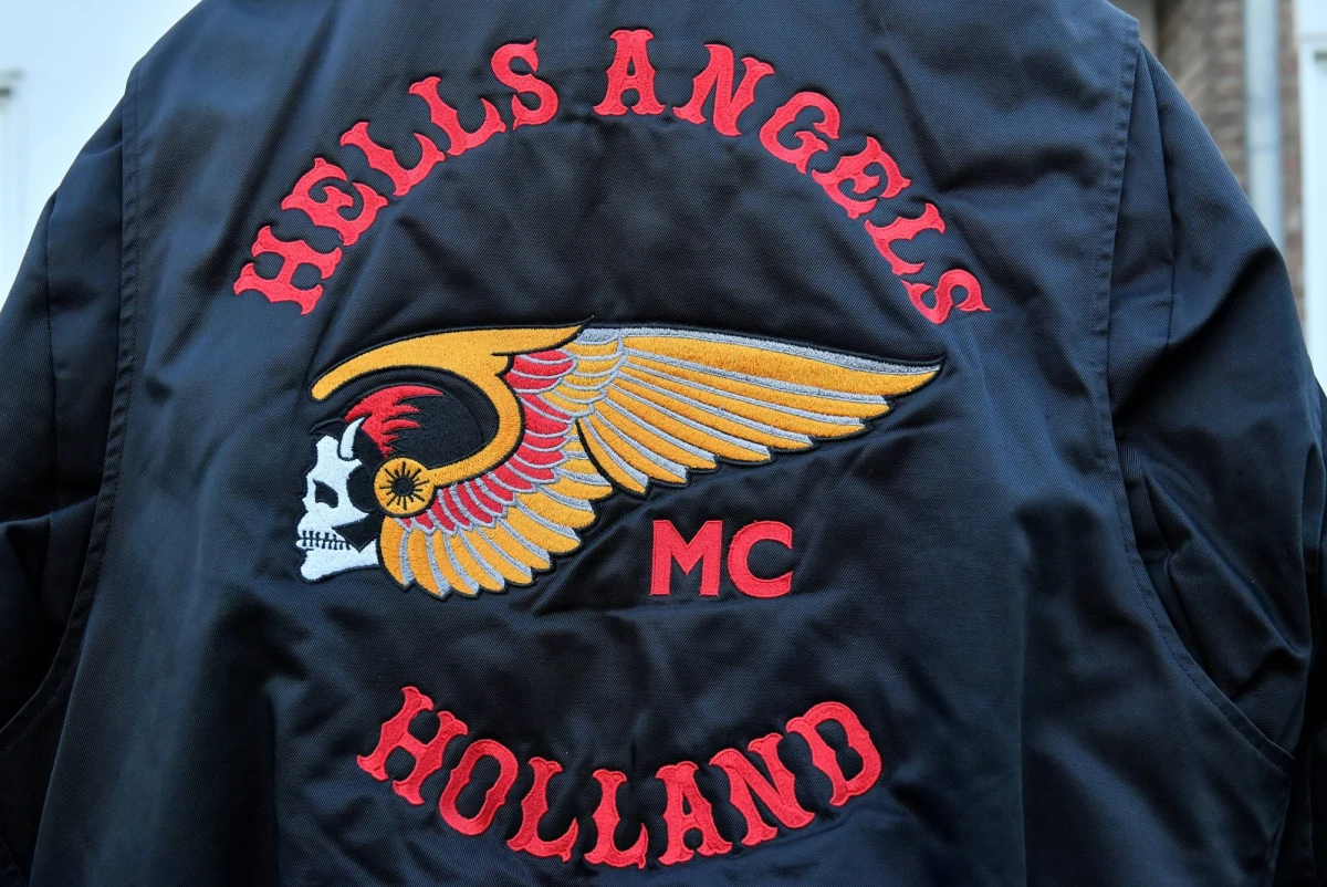 700 funkcjonariuszy niemieckiej policji o godzinie 6:00 rano przeprowadziło w 16 miastach Północnej Westfalii naloty na mieszkania i sklepy, należące do Hells Angels oraz podlegającej jej paramilitarnej bojówki Clan 81 Germany.