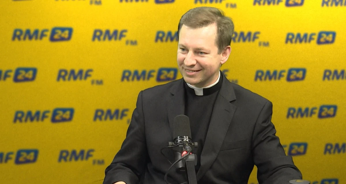 "To, co mówi ksiądz prymas, jest oparte na Ewangelii" - tak ks. Paweł Rytel-Andrianik, rzecznik prasowy Konferencji Episkopatu Polski, skomentował w Popołudniowej rozmowie w RMF FM stanowcze słowa abp. Wojciecha Polaka o suspendowaniu księży, którzy wzięliby udział w antyuchodźczych demonstracjach. "Ksiądz prymas powiedział jeszcze jedno bardzo ważne zdanie: że nie chodzi o zwyczajne otwarcie granic bez żadnej kontroli, ale mądrą, systemową pomoc, którą możemy i powinniśmy dać, która nie będzie dla nas żadnym zagrożeniem" - podkreślił również rzecznik KEP. Pytany o krytyczne dla słów abp. Polaka komentarze pojawiające się w sieci, odparł: "Mamy problem z hejtem i w Kościele, i poza Kościołem". Pytany w internetowej części Popołudniowej rozmowy w RMF FM o zbliżające się sejmowe starcie zwolenników i przeciwników aborcji, ks. Rytel-Andrianik stwierdził, że "to oczywiste", że Kościół będzie namawiał polityków do przyjęcia ustawy zaostrzającej przepisy aborcyjne.