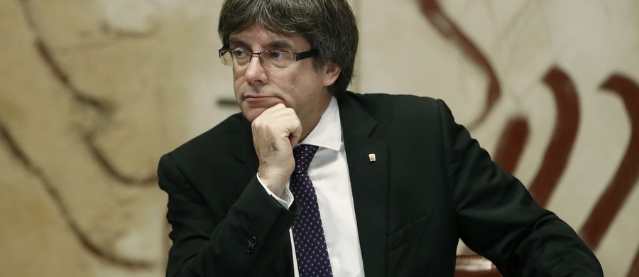 Szef rządu Katalonii Carles Puigdemont powiedział, że ogłosi niepodległość regionu, jeśli rząd Hiszpanii zawiesi jego autonomię - poinformowały źródła w gabinecie Puigdemonta. Madryt dał władzom Katalonii czas do czwartku, by wycofały się z planu secesji.