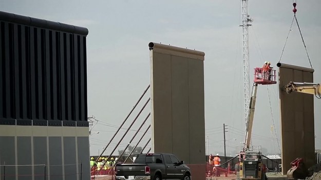 USA: Rozpoczyna się budowa muru na granicy z Meksykiem.