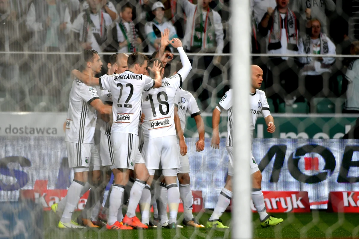 Legia Warszawa zarobiła w sumie 28 mln euro za udział w Lidze Mistrzów i Lidze Europejskiej w poprzednim sezonie - wynika z listy wypłat opublikowanej przez UEFA. Najwięcej - ponad 110 mln euro - zainkasował finalista LM Juventus Turyn.