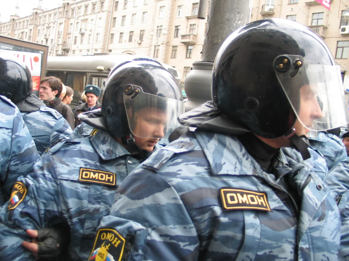 "Nie uznaję mediów rosyjskich za nic innego jak część rosyjskich sił zbrojnych, pracujących na rzecz armii" - ostro krytykuje rosyjskie kampanie dezinformacyjne Jakub Kalensky, członek East StratCom Task Force – europejskiego think tanku, który ma na celu powstrzymanie rozprzestrzeniania się fake newsów płynących z Moskwy. "Dezinformacja krąży 365 dni w roku, 7 dni w tygodniu, 24 godziny na dobę" – ostrzega ekspert, dodając, że w zasadzie każda dziedzina życia społecznego może być obecnie pod wpływem wiadomości, które są po prostu wyssane z palca. I tworzone na polityczny użytek Kremla. 