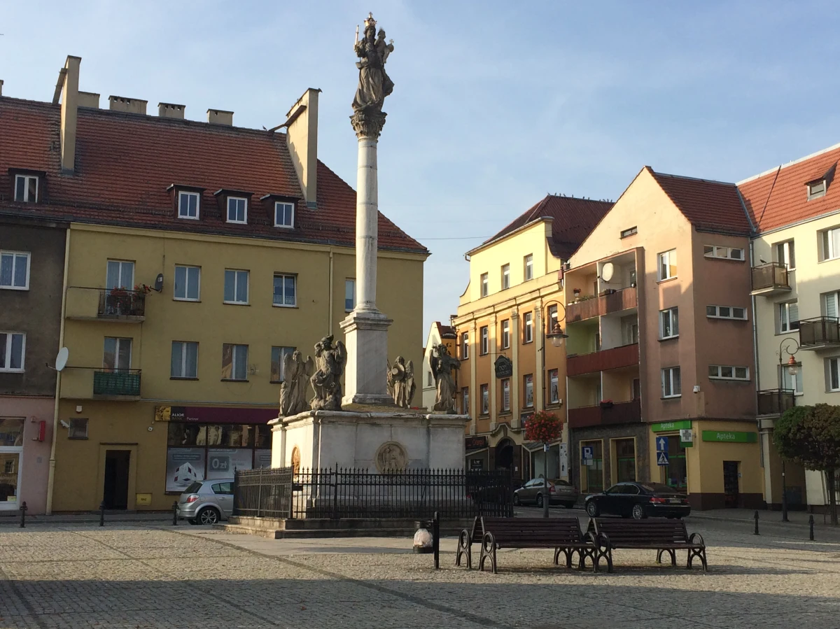 ​Prudnik na Opolszczyźnie to malownicze miasto położone u podnóża Gór Opawskich. Historycznie leży na Górnym Śląsku. Założycielem miasta był prawdopodobnie marszałek Korony Czeskiej - Wok z Rosenbergu, który w XIII wieku wybudował zamek. 