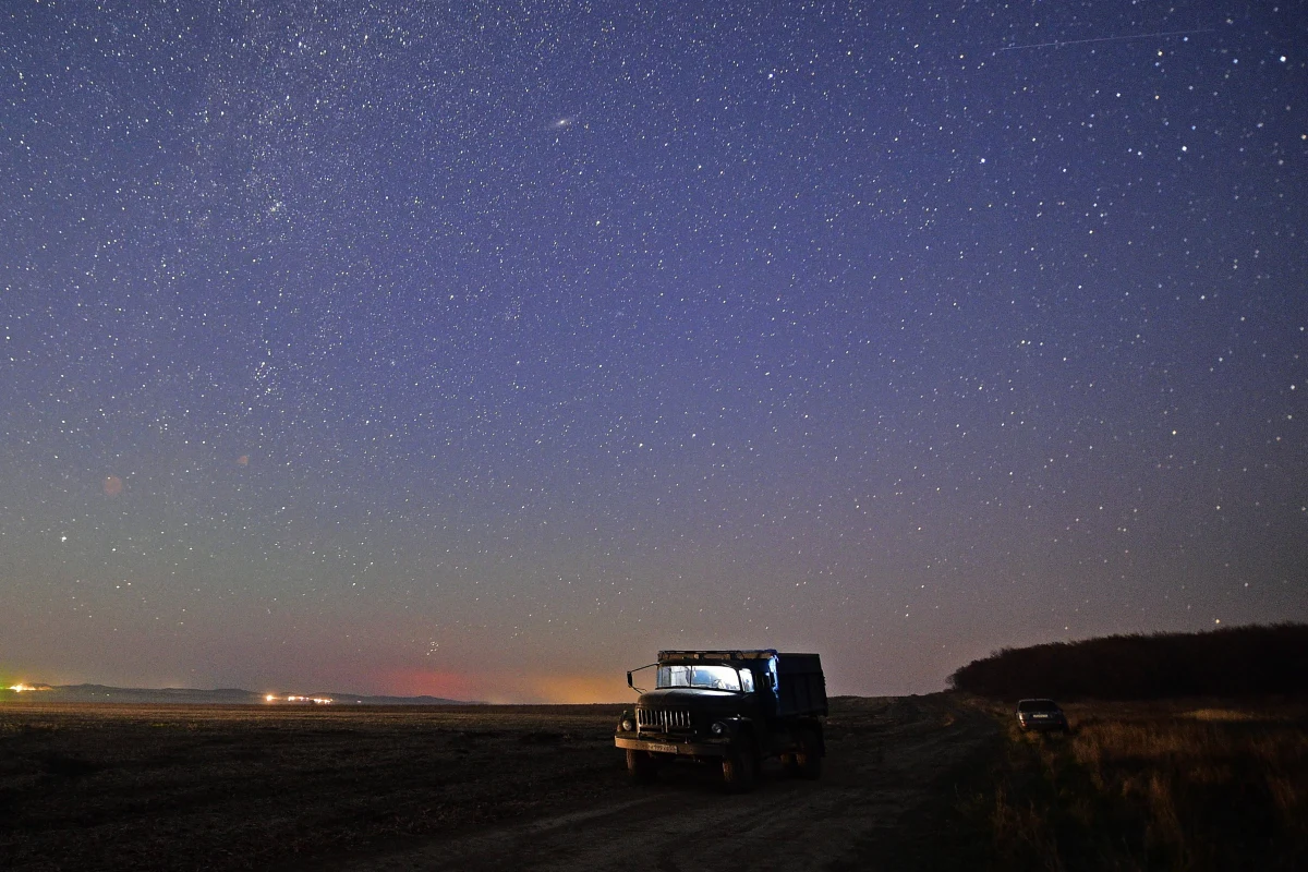 W nocy na niebie obserwować będziemy maksimum Orionidów, czyli roju meteorów. Ten "deszcz meteorów" będzie tak obfity, że widoczne może być nawet 30 meteorów na godzinę. Niezwykłe zjawisko najlepiej będzie widoczne na południowo-wschodniej części nieba – mówi w rozmowie z RMF FM dr Leszek Błaszkiewicz. 