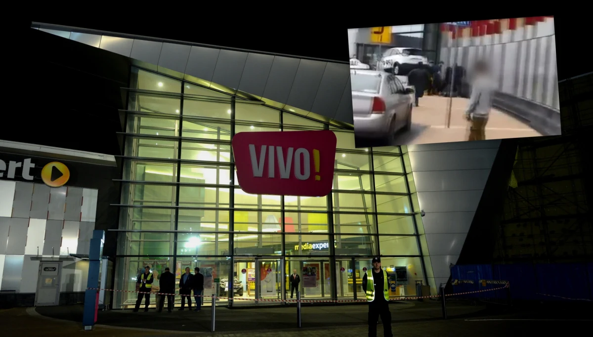 27-letni Konrad K., który uzbrojony w dwa bagnety zaatakował wczoraj w galerii handlowej w Stalowej Woli, spędzi najbliższe trzy miesiące w areszcie. Taką decyzję podjął sąd w Stalowej woli. W wyniku ataku nożownika zmarła 51-letnia kobieta, osiem innych osób zostało rannych. Według informacji przekazanych przez prokuratora Janusza Woźnika, "dwie osoby walczą o życie". Tragiczne wydarzenia rozegrały się w piątek po godzinie 15:00 na terenie galerii handlowej VIVO. 27-latek został obezwładniony przez klientów galerii i przekazany w ręce policji. Nagranie z tego zdarzenia otrzymaliśmy na Gorącą Linię RMF FM. 