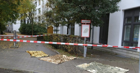Mężczyzna, który w sobotę zranił nożem w Monachium osiem osób, jest 33-letnim obywatelem Niemiec i cierpi prawdopodobnie na zaburzenia psychiczne - podała policja. Zdaniem funkcjonariuszy nic nie wskazuje na religijne czy terrorystyczne podłoże ataku.
